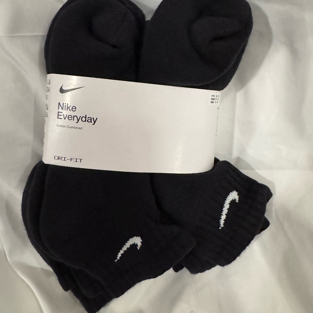Nike Everyday Dri-FIT Black Ankle Socks